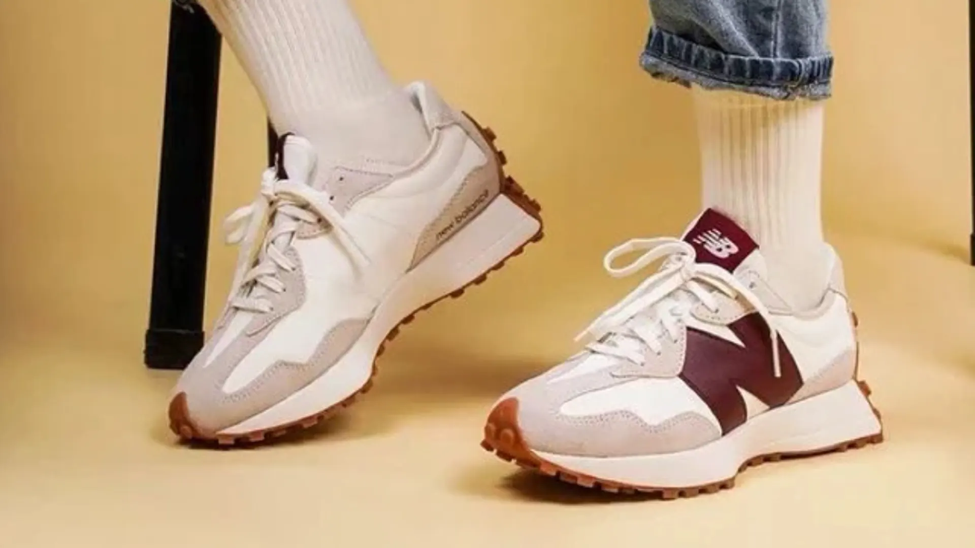 New Balance 327 ‘White Dark Red’
