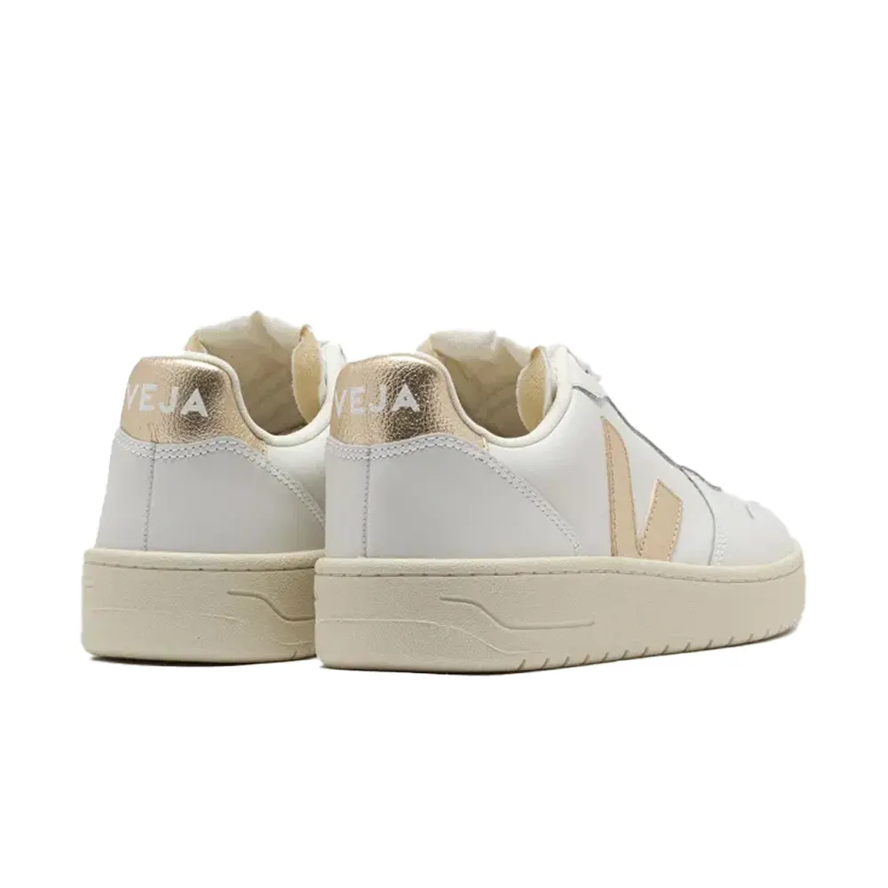 Veja V-10 جلد أبيض بلاتين