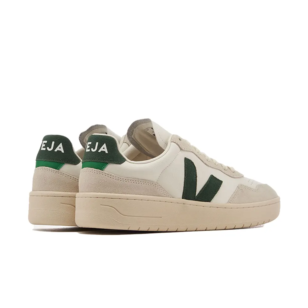 Veja V-90 جلد أبيض قبرص