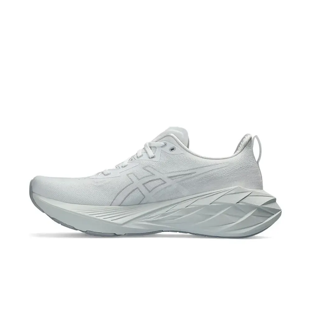 حذاء Asics Novablast 4 باللون الأبيض والأخضر الفاتح