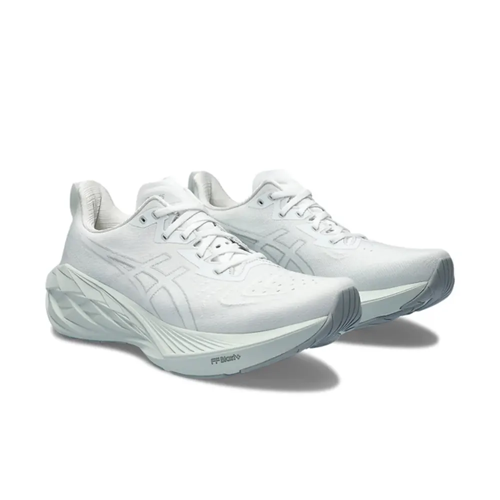 حذاء Asics Novablast 4 باللون الأبيض والأخضر الفاتح