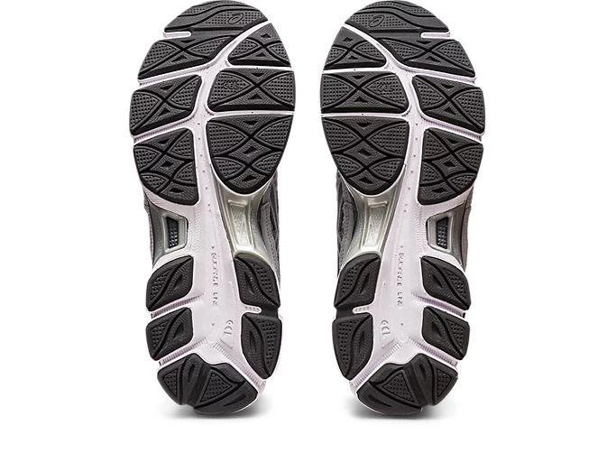 أحذية Asics Gel-NYC باللون الأبيض والرمادي الفضي