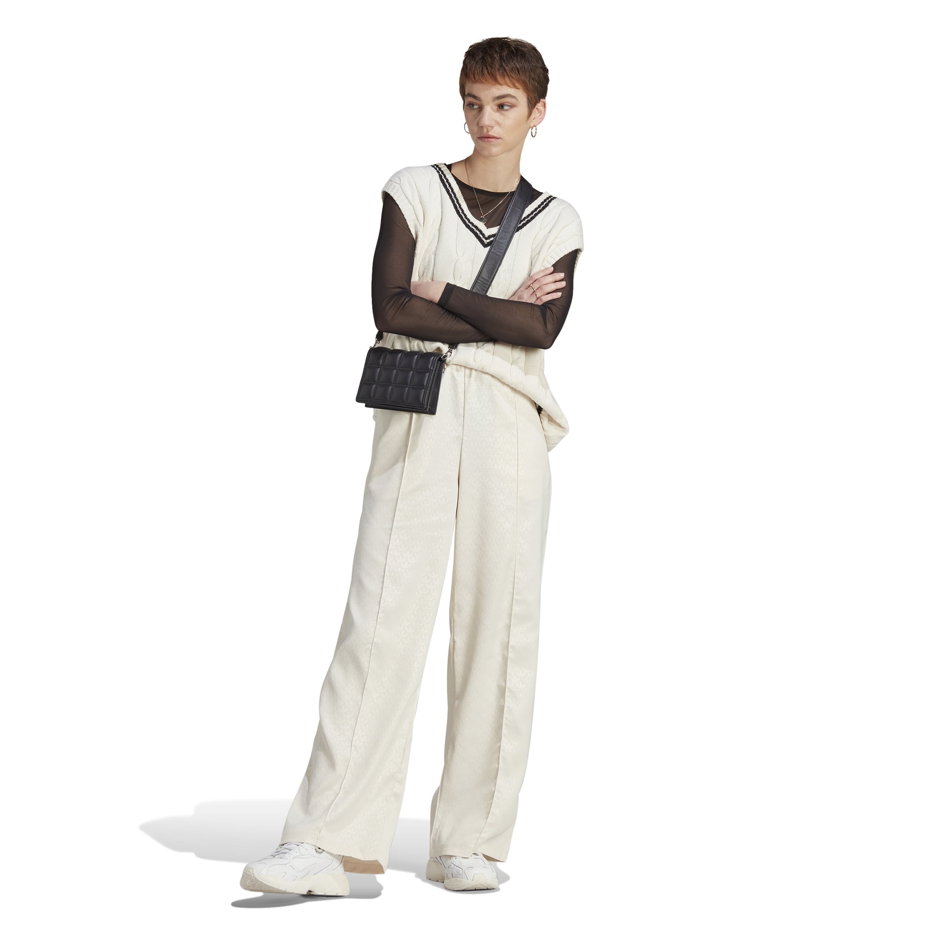 IJ7084_1_APPAREL_Photography_Front-View_white_Main.jpg