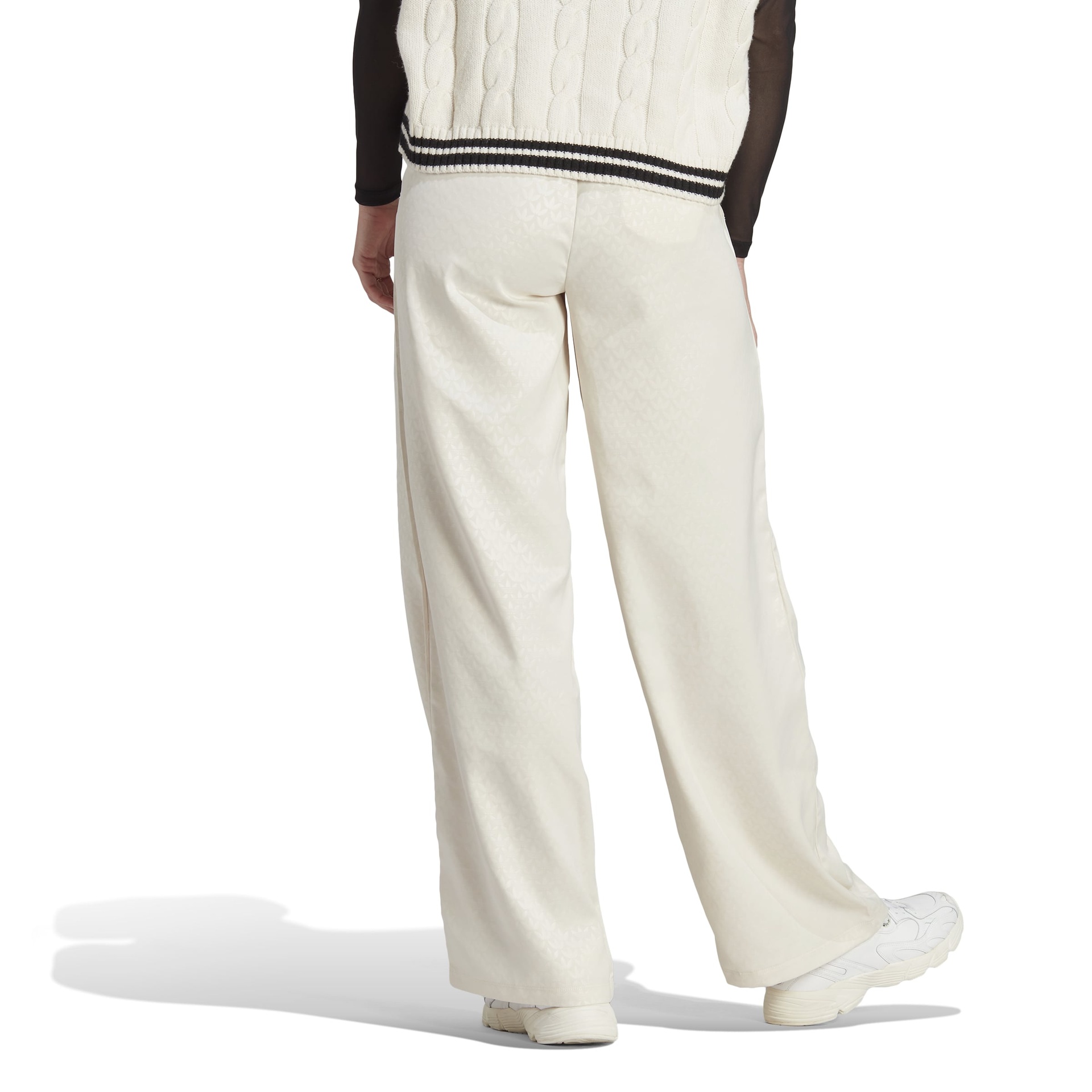 IJ7084_1_APPAREL_Photography_Front-View_white_Main.jpg