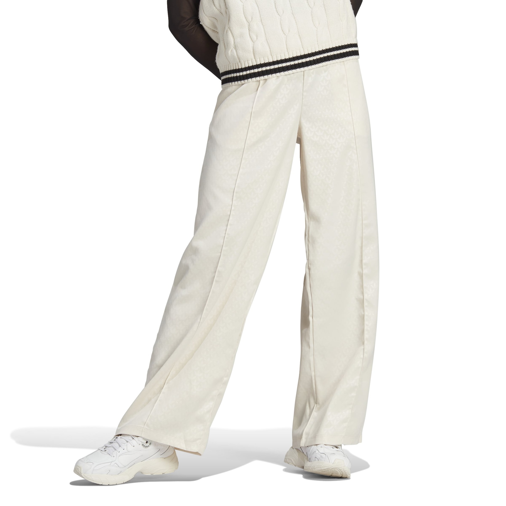 IJ7084_1_APPAREL_Photography_Front-View_white_Main.jpg